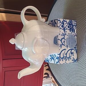 White Elephant Tea Pot & Tea Bags